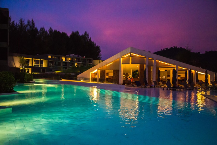  Image is of a home and pool in Hawaii.